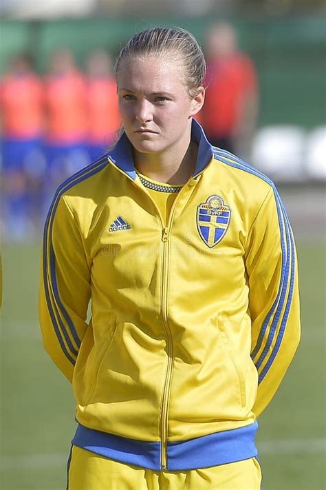 Hur mycket tjänar en kvinnlig fotbollsspelare i sverige